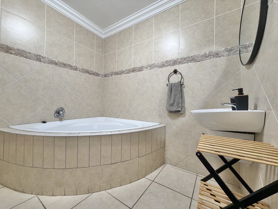 2 Bedroom Property for Sale in Ferreira Town Eastern Cape